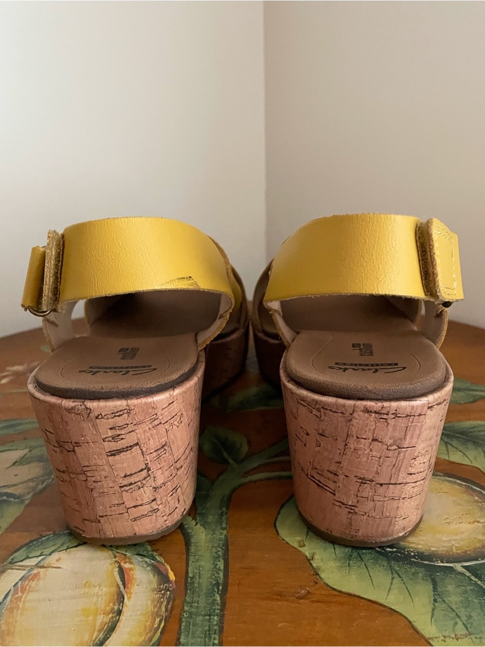 Clarks ‘Stasha Hale’ Yellow Leather Sandals Cross-Strap Cork Wedge Size 7.5 Wide - Picture 3 of 12